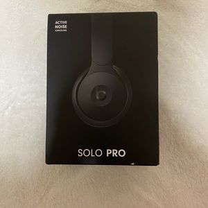 Beats Solo Pro Noice Cancellation. I only used them 3 times. No charger